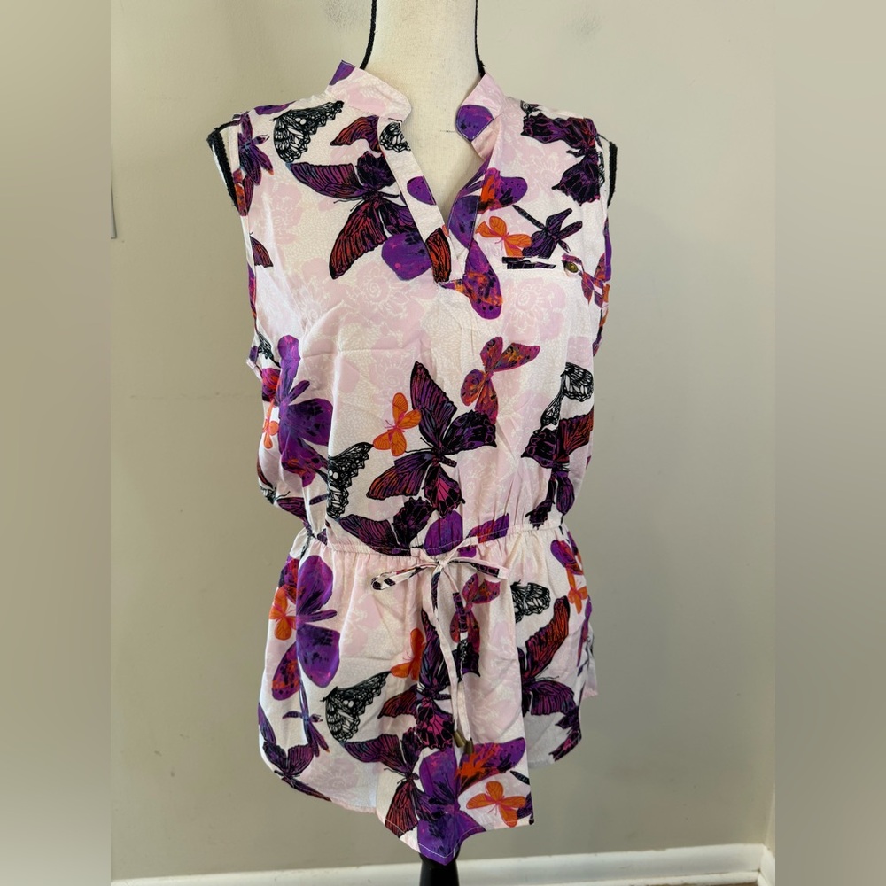 Sleeveless Butterfly Print Blouse in Light Pink